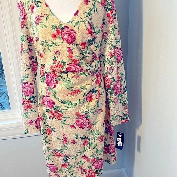 Guess SZ 14 Printed lace Sheath silhouette 
V-neckline, long sheer lace sleeves - Picture 2 of 15